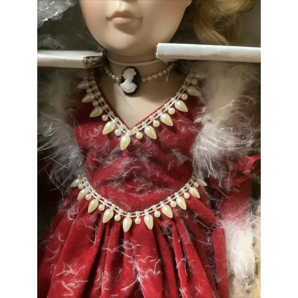 HOUSE OF LLOYD Christmas Around the World Collectors Porcelain Doll Boxed